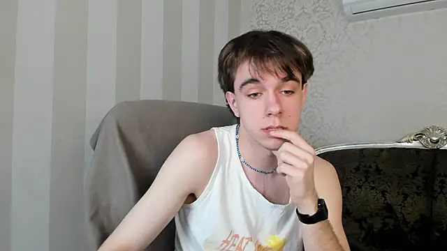 Snapshot of DaveBevy chatting on 04.11.26 DaveBevy online show from 04.11.26