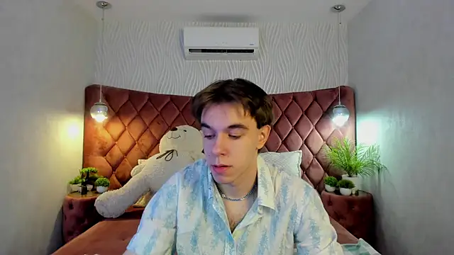 Snapshot of DaveBevy chatting on 04.16.26 DaveBevy online show from 04.16.26