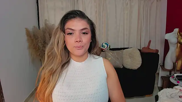 Snapshot of Sofia_Velvetx chatting on 06.27.26 Sofia Velvetx online show from 06.27.26