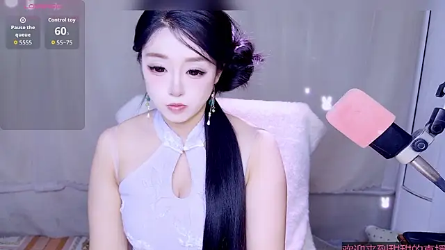 Snapshot of Cuviee chatting on 04.13.26 Cuviee online show from 04.13.26