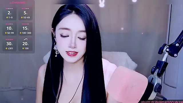 Snapshot of Cuviee chatting on 04.14.26 Cuviee online show from 04.14.26
