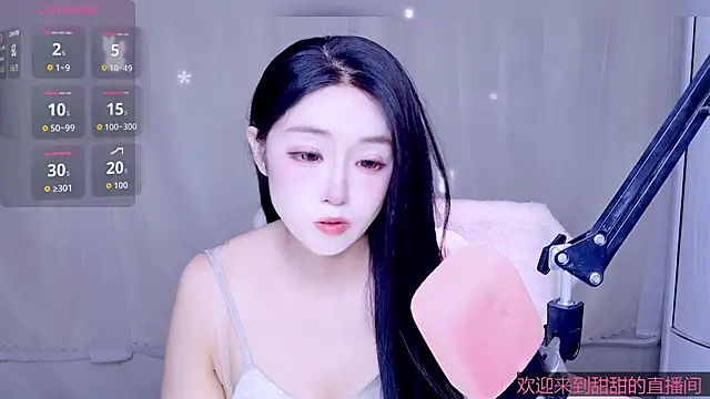 Snapshot of Cuviee chatting on 04.19.26 Cuviee online show from 04.19.26