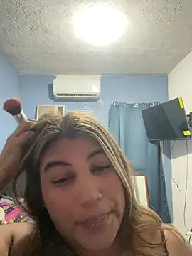 Snapshot of C1N09 chatting on 05.28.26 C1N09 online show from 05.28.26