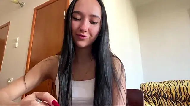 Snapshot of Liesenaniles chatting on 04.15.26 Liesenaniles online show from 04.15.26