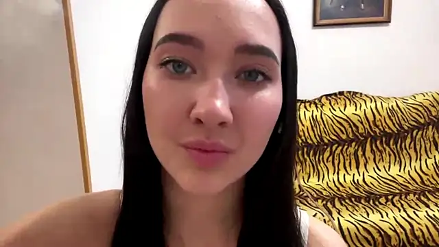 Snapshot of Liesenaniles chatting on 04.17.26 Liesenaniles online show from 04.17.26