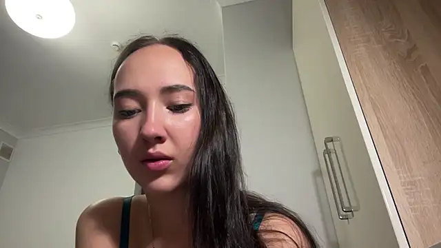 Snapshot of Liesenaniles chatting on 05.18.26 Liesenaniles online show from 05.18.26