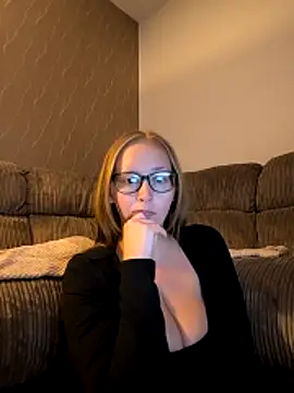 Snapshot of Anna-Curvy-xx chatting on 05.18.26 Anna-Curvy-xx online show from 05.18.26