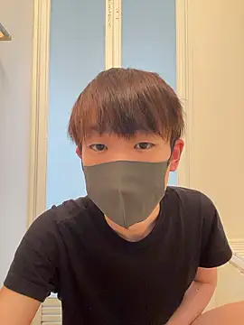 Snapshot of kazu_aeg chatting on 04.01.26 kazu aeg online show from 04.01.26