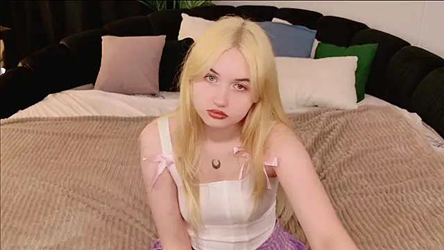 Lilly Eyes online show from 05.26.26
