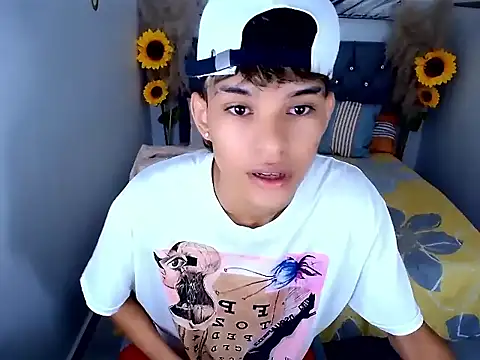 Snapshot of chris_evans77 chatting on 03.31.26 chris evans77 online show from 03.31.26