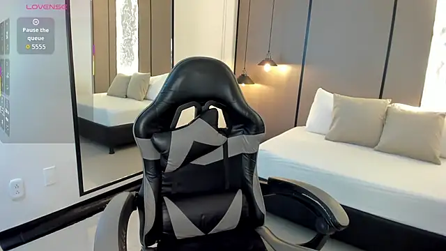 aisha hart  online show from 04.10.26