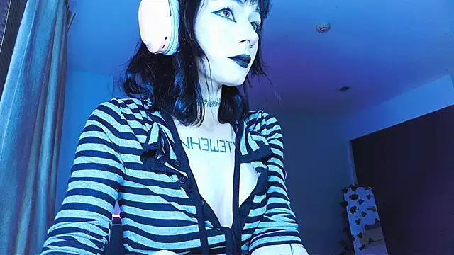 Snapshot of H3xD0ll chatting on 04.03.26 H3xD0ll online show from 04.03.26