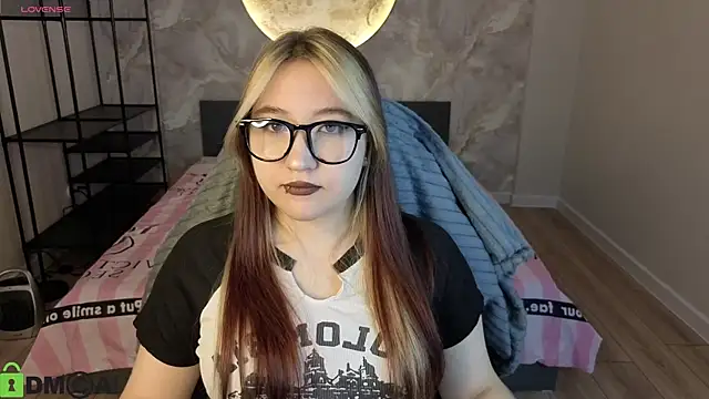 Luna Host online show from 04.03.26