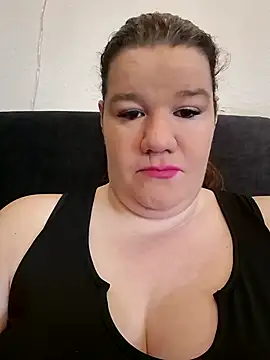Snapshot of curvystachel42 chatting on 04.04.26 curvystachel42 online show from 04.04.26