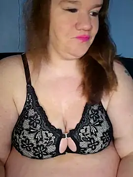 Snapshot of curvystachel42 chatting on 05.18.26 curvystachel42 online show from 05.18.26