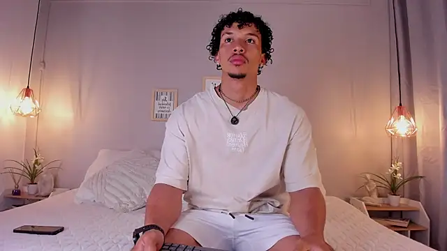Snapshot of dominik_drake chatting on 06.19.26 dominik drake online show from 06.19.26