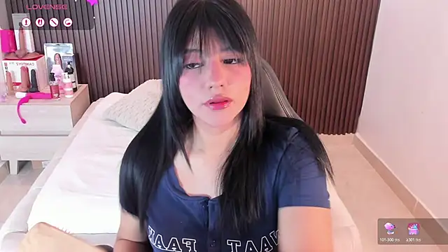Snapshot of MILLYEVANS1 chatting on 07.17.26 MILLYEVANS1 online show from 07.17.26