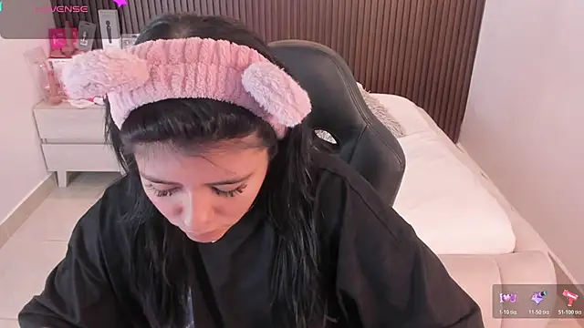 Snapshot of MILLYEVANS1 chatting on 07.18.26 MILLYEVANS1 online show from 07.18.26