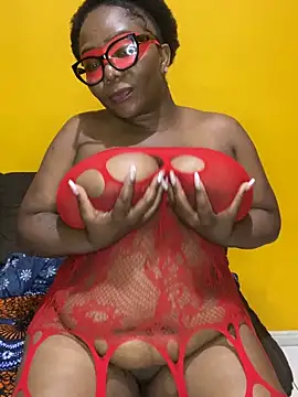 Snapshot of BoobsQueeen chatting on 05.16.26 BoobsQueeen online show from 05.16.26