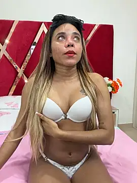 Snapshot of _roxana_Fox chatting on 04.06.26 roxana Fox online show from 04.06.26