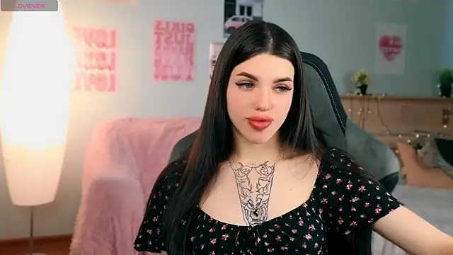 Snapshot of molly_rettyy chatting on 05.17.26 molly rettyy online show from 05.17.26