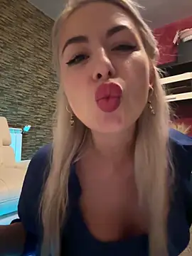 Snapshot of Any_Anytta chatting on 05.10.26 Any Anytta online show from 05.10.26