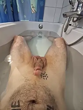 Snapshot of strb32 chatting on 04.14.26 strb32 online show from 04.14.26