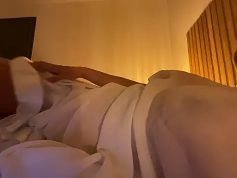 Snapshot of Victoria-timide chatting on 04.15.26 Victoria-timide online show from 04.15.26