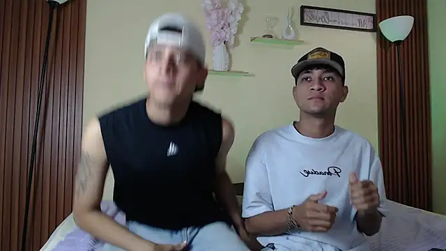 TwoHotTrouble  online show from 03.30.26