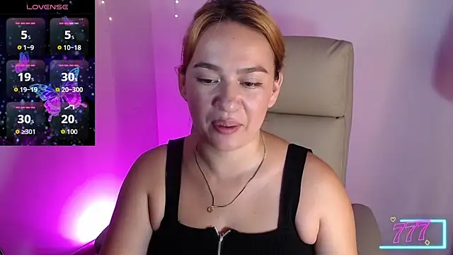 Snapshot of Carolina_2403 chatting on 05.03.26 Carolina 2403 online show from 05.03.26