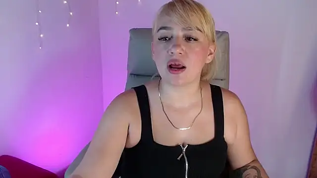 Snapshot of Carolina_2403 chatting on 05.17.26 Carolina 2403 online show from 05.17.26