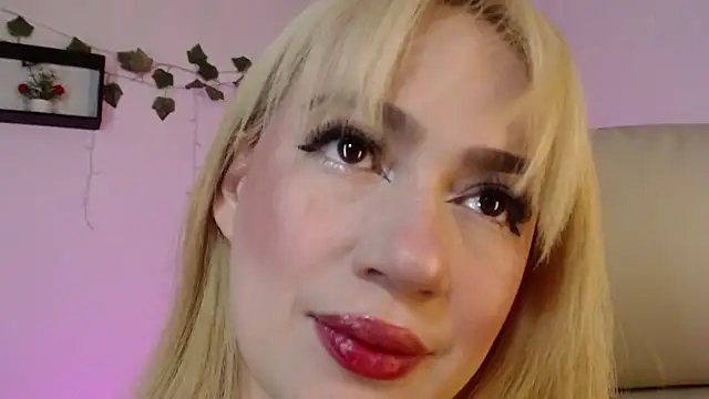 Snapshot of Carolina_2403 chatting on 05.29.26 Carolina 2403 online show from 05.29.26