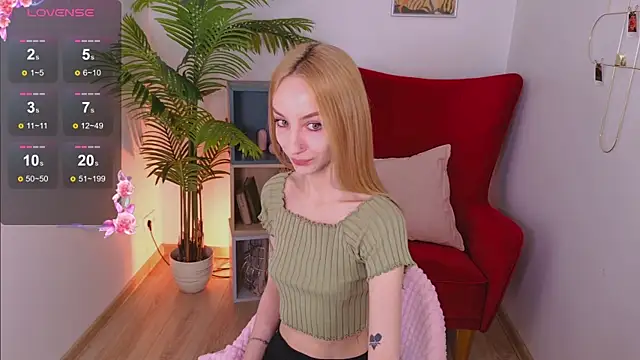 Snapshot of Melrose_ chatting on 05.19.26 Melrose online show from 05.19.26