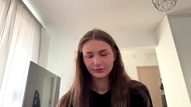 Snapshot of HallieHollo chatting on 04.16.26 HallieHollo online show from 04.16.26
