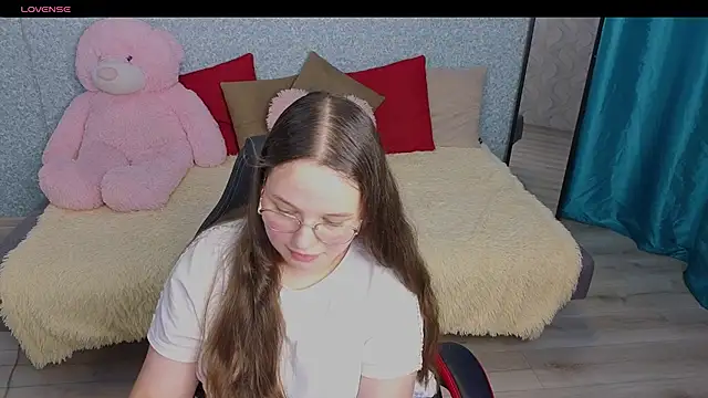 Snapshot of SofiDreamm chatting on 06.30.26 SofiDreamm online show from 06.30.26