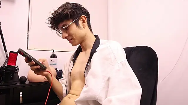 Tyler Blade online show from 04.11.26