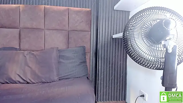 Snapshot of Debora_Blaze_ chatting on 04.10.26 Debora Blaze online show from 04.10.26