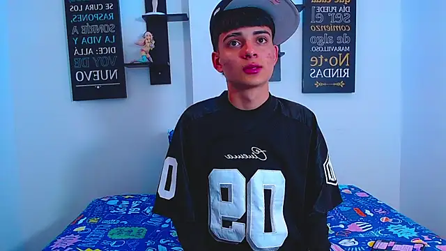 Snapshot of milo_hot_ chatting on 03.31.26 milo hot online show from 03.31.26