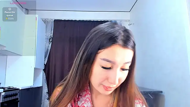 Snapshot of MoonPetite chatting on 04.06.26 MoonPetite online show from 04.06.26