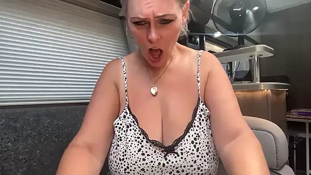BustySwingingSlut online show from 07.02.26
