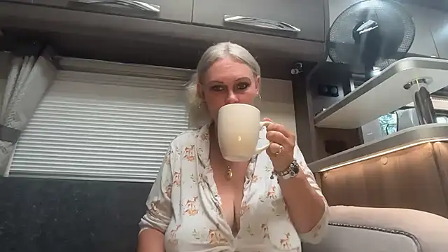 BustySwingingSlut online show from 07.07.26