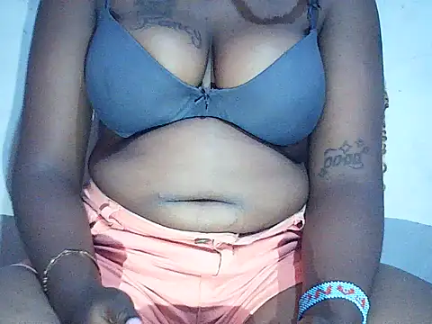 Snapshot of FreakyHucku2 chatting on 04.01.26 FreakyHucku2 online show from 04.01.26