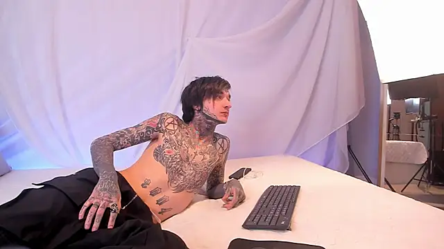 Snapshot of Walter_White0276 chatting on 04.11.26 Walter White0276 online show from 04.11.26