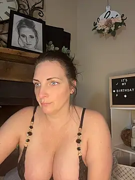 Snapshot of taylorsunshine chatting on 07.18.26 taylorsunshine online show from 07.18.26