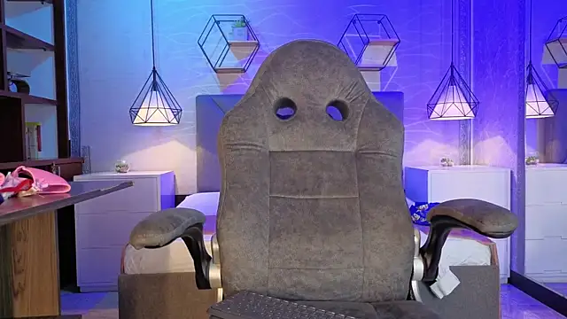 lhiamfitt10 online show from 04.06.26