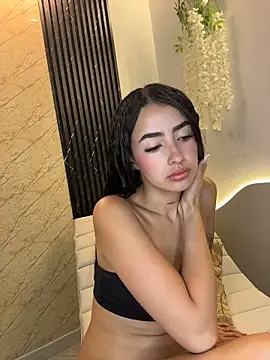 Snapshot of alannajade chatting on 04.01.26 alannajade online show from 04.01.26