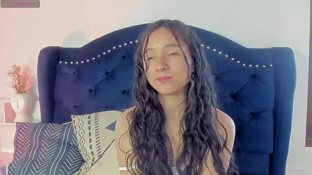 Snapshot of Honney_Bunny18 chatting on 04.02.26 Honney Bunny18 online show from 04.02.26