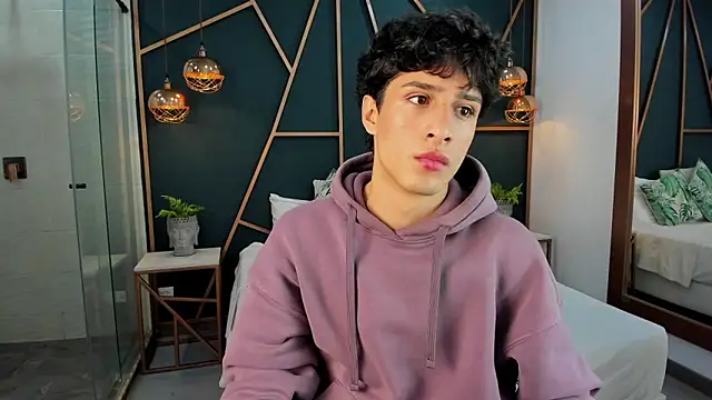 Snapshot of oliver_laurent chatting on 04.08.26 oliver laurent online show from 04.08.26