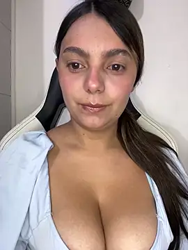 Snapshot of SOFIA_BRIZZ chatting on 04.06.26 SOFIA BRIZZ online show from 04.06.26