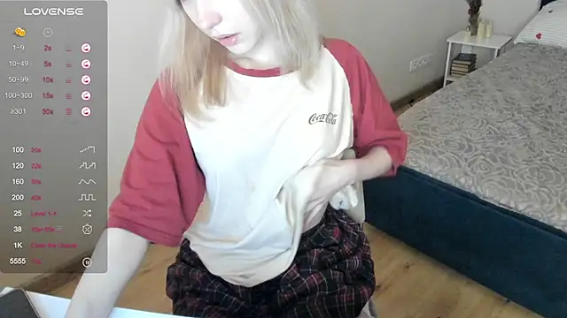 Snapshot of MiaKimiko chatting on 05.21.26 MiaKimiko online show from 05.21.26
